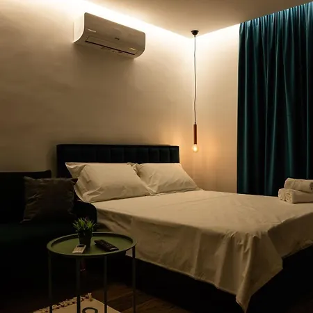 Apartment Tranquil In